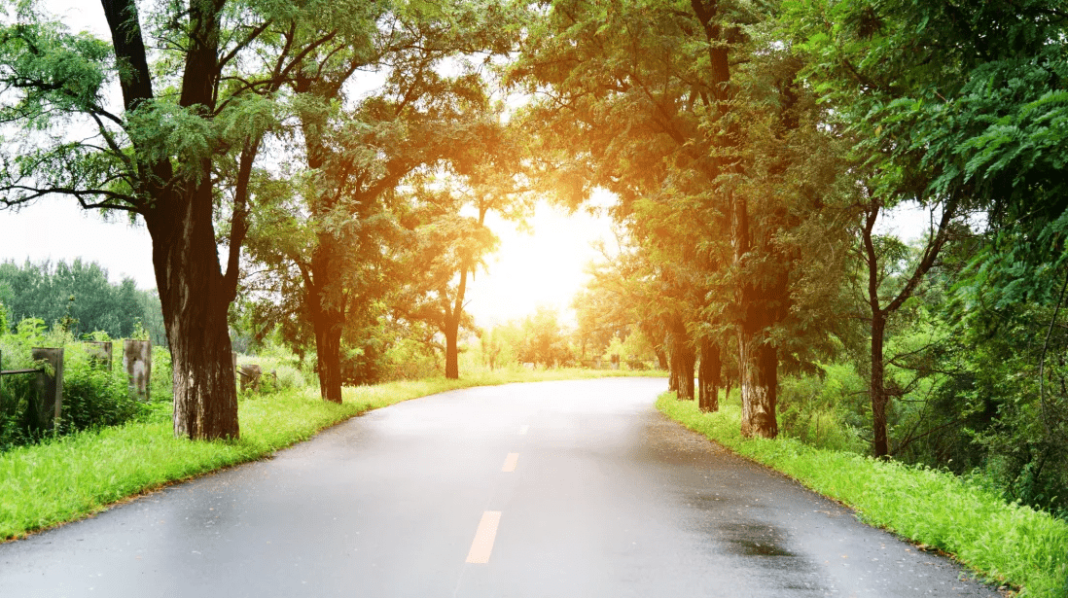 Why Does the Road Look Wet on Hot Days? Why Does the Road Look Wet on Hot Days?