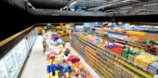 The Reason You Rarely See Windows in Grocery Stores