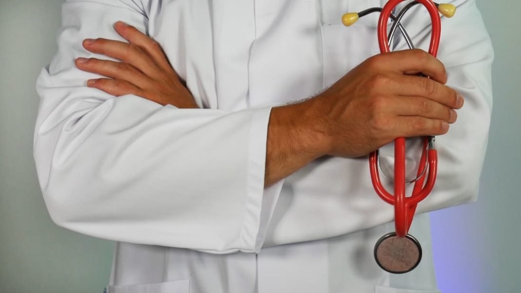 Why Do Hospital Doctors Wear White Coats? Why Do Hospital Doctors Wear White Coats?