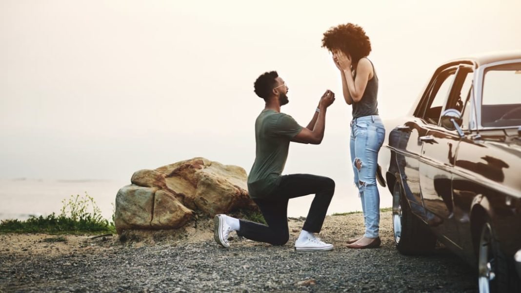 Why-Do-People-Propose-on-One-Knee
