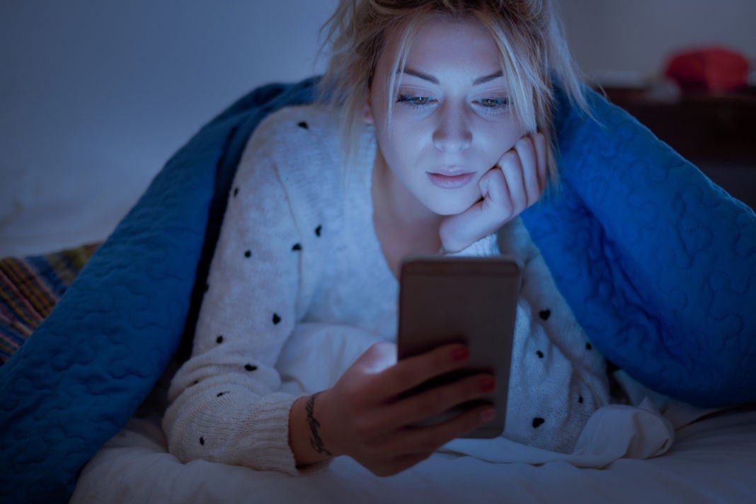 4 Ways Sexting Can Spice Up A Long-Distance Relationship 4 Ways Sexting Can Spice Up A Long-Distance Relationship