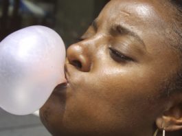 6 Effects Of Chewing Gum