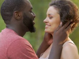 5 ways to make your girlfriend miss you like crazy