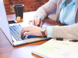 How to make money online in South Africa (2023)