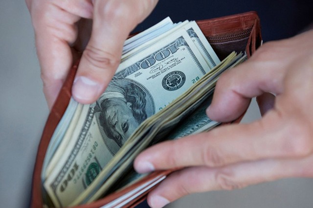 10 Things that you should never do with your money