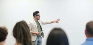 How to build public speaking skills How to build public speaking skills