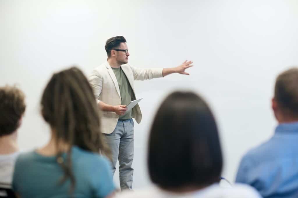 How to build public speaking skills How to build public speaking skills