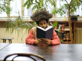 11 Ways you can make money reading books (2024)